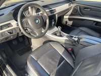 Gebraucht BMW 318 Cabriolet 143 PS (105 kW) 2011 Black sapphire metallic Cabrio