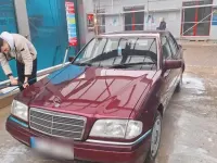 Gebraucht Mercedes C180 Elegance 1996 Rot Limousine