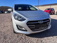 Gebraucht Hyundai i30 Passion 135 PS (99 kW) 2016 Silber Limousine