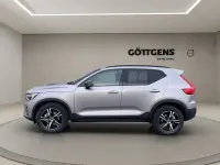 Neu Volvo XC40 Plus 197 PS (144 kW) 2026 Grau SUV