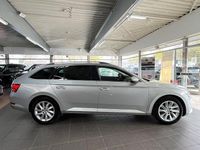Gebraucht Skoda Superb Style 150 PS (110 kW) 2022 Brilliantsil Kombi