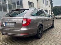 Gebraucht Skoda Superb 140 PS (102 kW) 2012 Violet Kombi