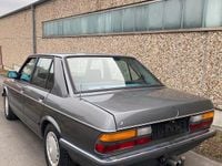 Gebraucht BMW 520 129 PS (94 kW) 1987 Grau Limousine