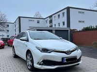 Gebraucht Toyota Auris Hybrid 99 PS (72 kW) 2015 Weiß Limousine