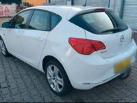 Gebraucht Opel Astra 101 PS (74 kW) 2012 Weiß Limousine