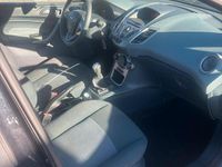 Gebraucht Ford Fiesta Trend 82 PS (60 kW) 2011 Schwarz Kleinwagen