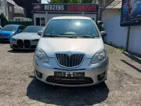 Gebraucht Lancia Musa 95 PS (69 kW) 2010 Silber metallic Van / Kleinbus