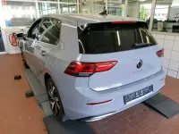 Gebraucht VW Golf VIII Style 131 PS (96 kW) 2024 Mondsteingrau Limousine