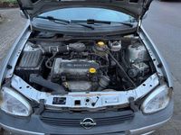 Gebraucht Opel Corsa 65 PS (47 kW) 2000 Silber Limousine