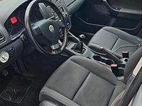 Second-hand VW Golf 74 CP (54 kW) 2005 Gri Coupe