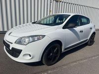 Gebraucht Renault Mégane Authentique 101 PS (74 kW) 2011 Weiß Limousine