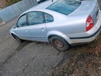 Gebraucht VW Passat 101 PS (74 kW) 2001 Grau Limousine