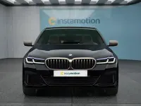 Gebraucht BMW 550 530 PS (389 kW) 2023 Schwarz Limousine