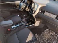 Używany Mitsubishi Outlander Edition 150 KM (110 kW) 2017 Biały SUV