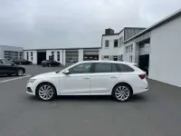 Gebraucht Skoda Octavia Style 204 PS (150 kW) 2022 Candyweiss Kombi