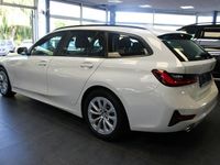 Gebraucht BMW 320 Advantage 190 PS (139 kW) 2022 Alpinweiß uni Kombi