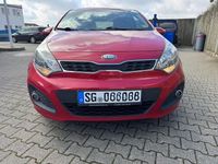 Gebraucht Kia Rio DREAM-TEAM Edition 86 PS (63 kW) 2013 Rot Limousine