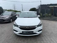 Gebraucht Opel Astra Edition 110 PS (80 kW) 2016 Schneeweiss/olympic/summit whi Limousine