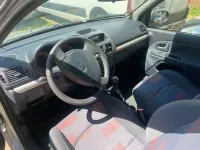 Gebraucht Renault Clio II 75 PS (55 kW) 2004 Silber Kleinwagen