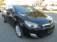 Gebraucht Opel Astra Innovation 179 PS (131 kW) 2011 Saphirschwarz mineraleffekt Kombi