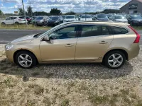 Gebraucht Volvo V60 Momentum 163 PS (119 kW) 2011 Gold Kombi