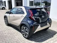 Neu Toyota Aygo X 72 PS (52 kW) 2026 Ginger beige / night sky bla SUV