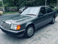 Gebraucht Mercedes E230 132 PS (97 kW) 1992 Grau Limousine