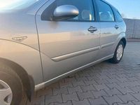 Gebraucht Ford Focus Ghia 101 PS (74 kW) 2002 Silber Kleinwagen