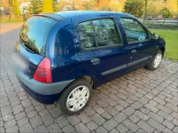 Używany Renault Clio II 58 KM (42 kW) 2002 Niebieski Hatchback