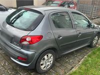 Gebraucht Peugeot 206 62 PS (45 kW) 2011 Grau Kleinwagen