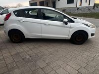 Gebraucht Ford Fiesta 80 PS (58 kW) 2015 Weiß Kleinwagen