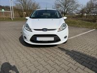 Gebraucht Ford Fiesta Titanium 97 PS (71 kW) 2012 Weiß Kleinwagen