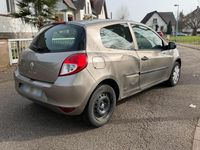 Gebraucht Renault Clio III 65 PS (47 kW) 2010 Gold Kleinwagen