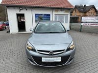 Gebraucht Opel Astra Edition 179 PS (131 kW) 2013 Silbersee/perl silber (m2) Limousine