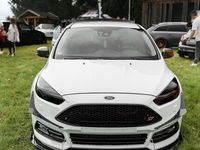 Gebraucht Ford Focus ST 300 PS (220 kW) 2017 Weiß Limousine