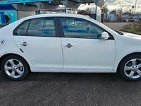 Gebraucht VW Jetta 105 PS (77 kW) 2010 Weiß Limousine