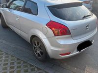 Gebraucht Kia Ceed 90 PS (66 kW) 2010 Silber Kleinwagen