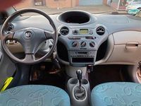 Gebraucht Toyota Yaris Luna 86 PS (63 kW) 2000 Grau Limousine