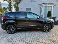 Gebraucht Ford Kuga Individual 179 PS (131 kW) 2015 Schwarz SUV