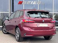 Gebraucht BMW 218 Active Tourer 150 PS (110 kW) 2024 Piemont rot metallic Van / Kleinbus