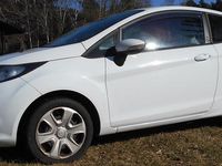 Gebraucht Ford Fiesta 60 PS (44 kW) 2012 Weiß Kleinwagen