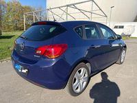 Gebraucht Opel Astra Design Edition 101 PS (74 kW) 2011 Blau Limousine