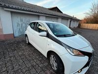 Gebraucht Toyota Aygo 69 PS (50 kW) 2014 Weiß Kleinwagen