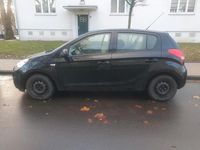 Gebraucht Hyundai i20 78 PS (57 kW) 2011 Schwarz Kleinwagen