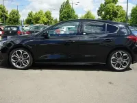 Gebraucht Ford Focus ST-Line 120 PS (88 kW) 2022 Schwarz Limousine