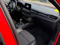 Gebraucht Ford Focus ST-Line 120 PS (88 kW) 2018 Rot Limousine