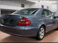 Gebraucht Mercedes E320 Avantgarde 224 PS (164 kW) 2002 Blau Limousine