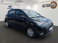 Gebraucht Hyundai i10 Select 63 PS (46 kW) 2024 Phantom black / met Kleinwagen