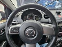 Gebraucht Mazda 2 75 PS (55 kW) 2013 Rot Kleinwagen
