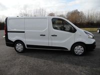 Gebraucht Renault Trafic Komfort 121 PS (88 kW) 2017 Weiß Van / Kleinbus
